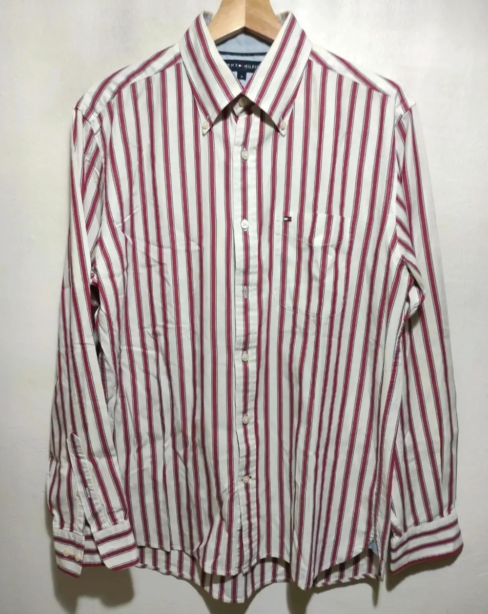 Camisa a rayas manga larga Tommy Hilfiger talla M pero es mas una L ver medidas*