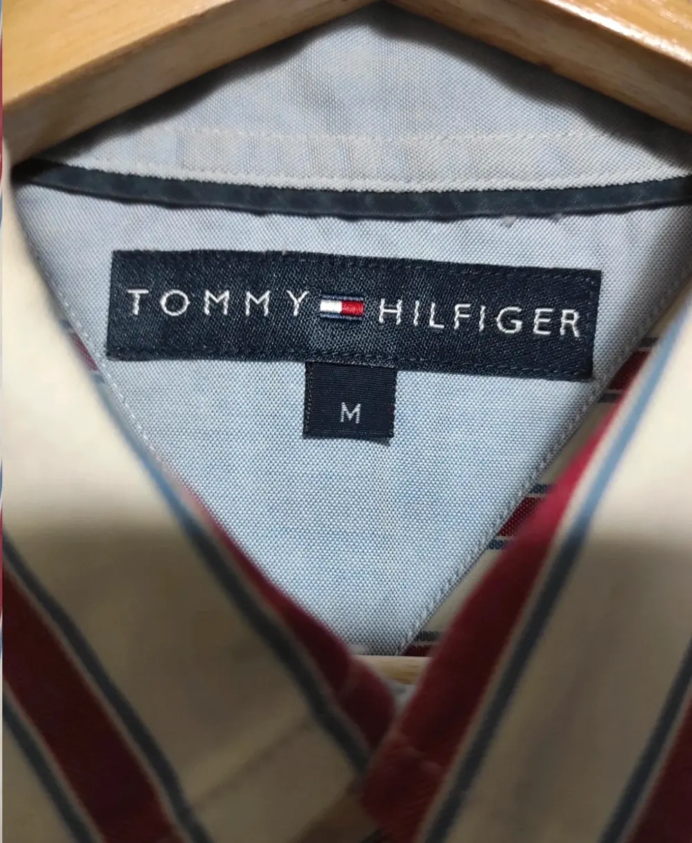 Camisa a rayas manga larga Tommy Hilfiger talla M pero es mas una L ver medidas*, foto 3