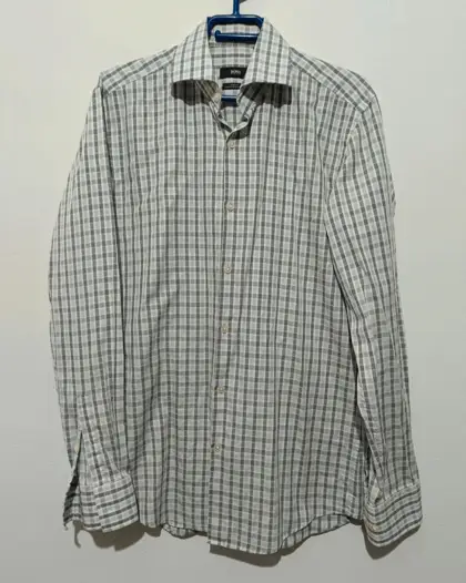 Camisa a cuadros manga larga Hugo Boss talla 39 15 1/2 equivale a una M*