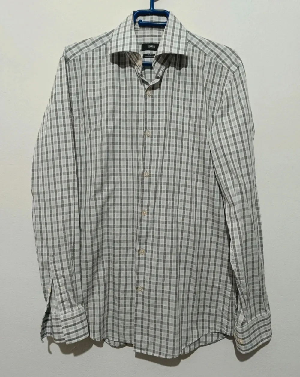 Camisa a cuadros manga larga Hugo Boss talla 39 15 1/2 equivale a una M*