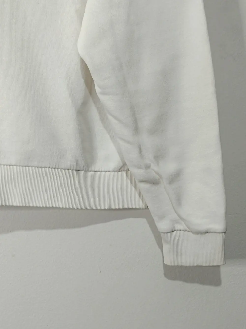 Sudadera blanca con capucha Guess Iconic Reg mini TriangTalla S, foto 2
