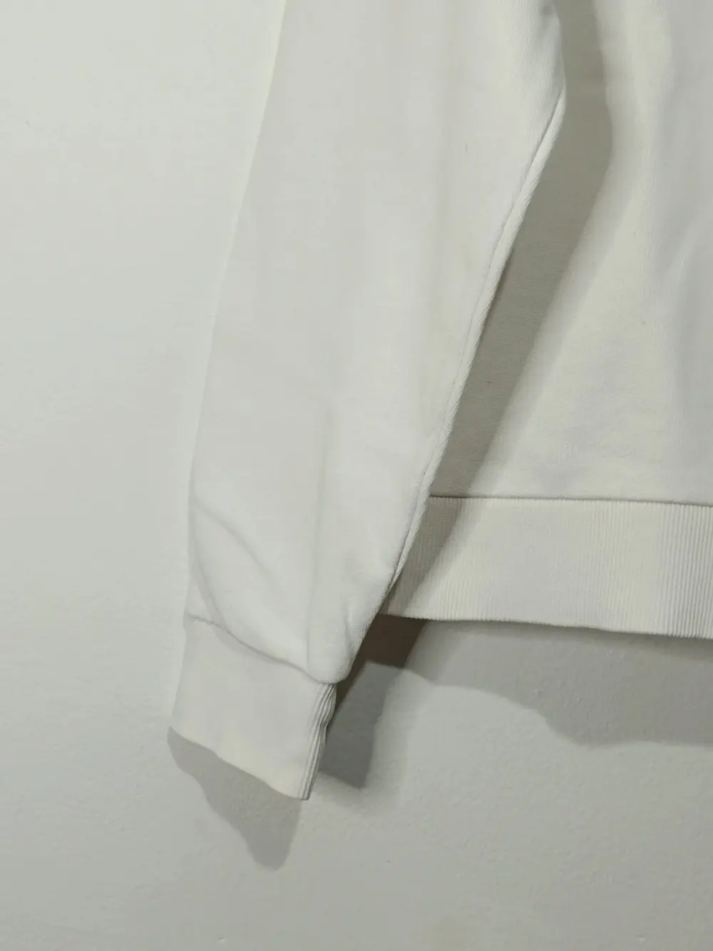 Sudadera blanca con capucha Guess Iconic Reg mini TriangTalla S, foto 3