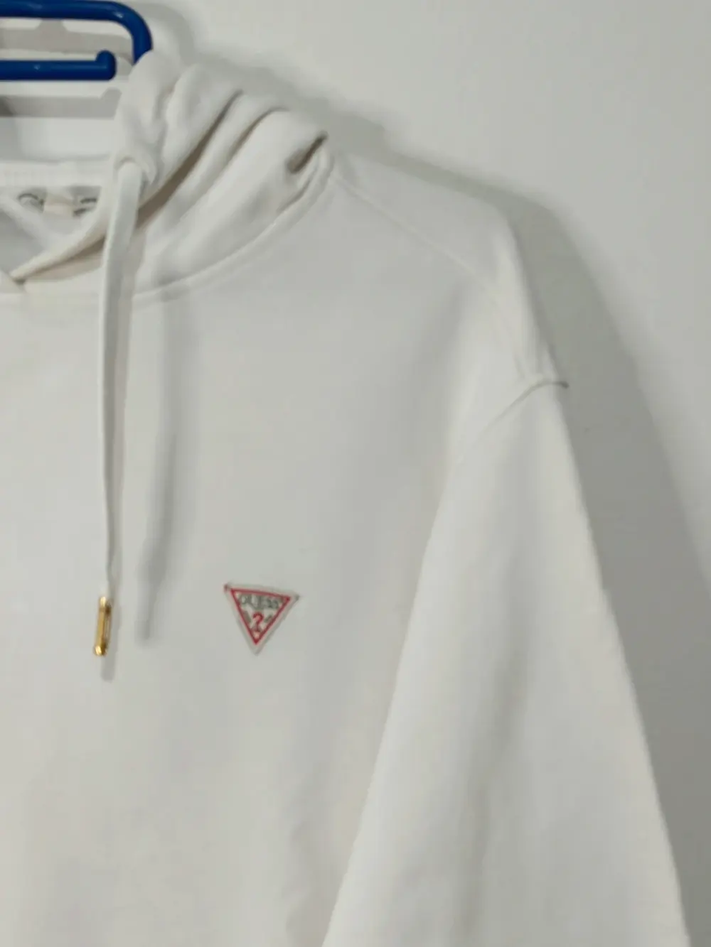Sudadera blanca con capucha Guess Iconic Reg mini TriangTalla S, foto 4
