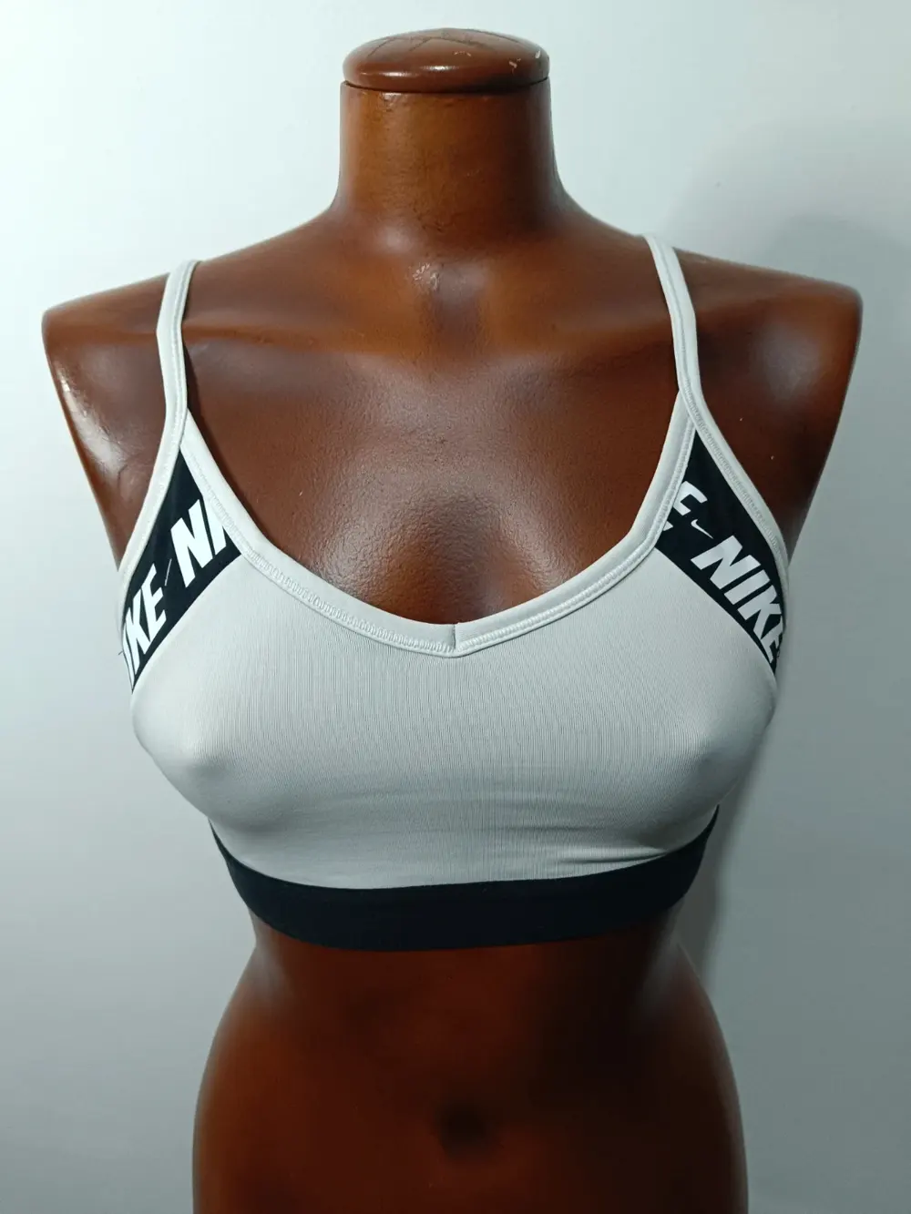 Sujetador deportivo Nike Indy logo bra talla S