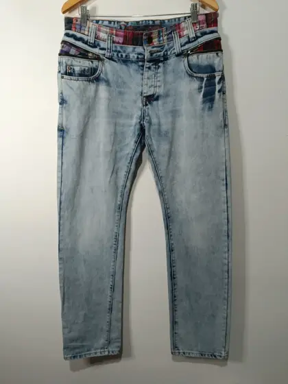 Pantalón vaquero Desigual talla 42 equivale a una L ver medidas