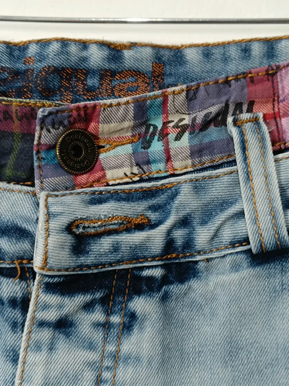 Pantalón vaquero Desigual talla 42 equivale a una L ver medidas, foto 2