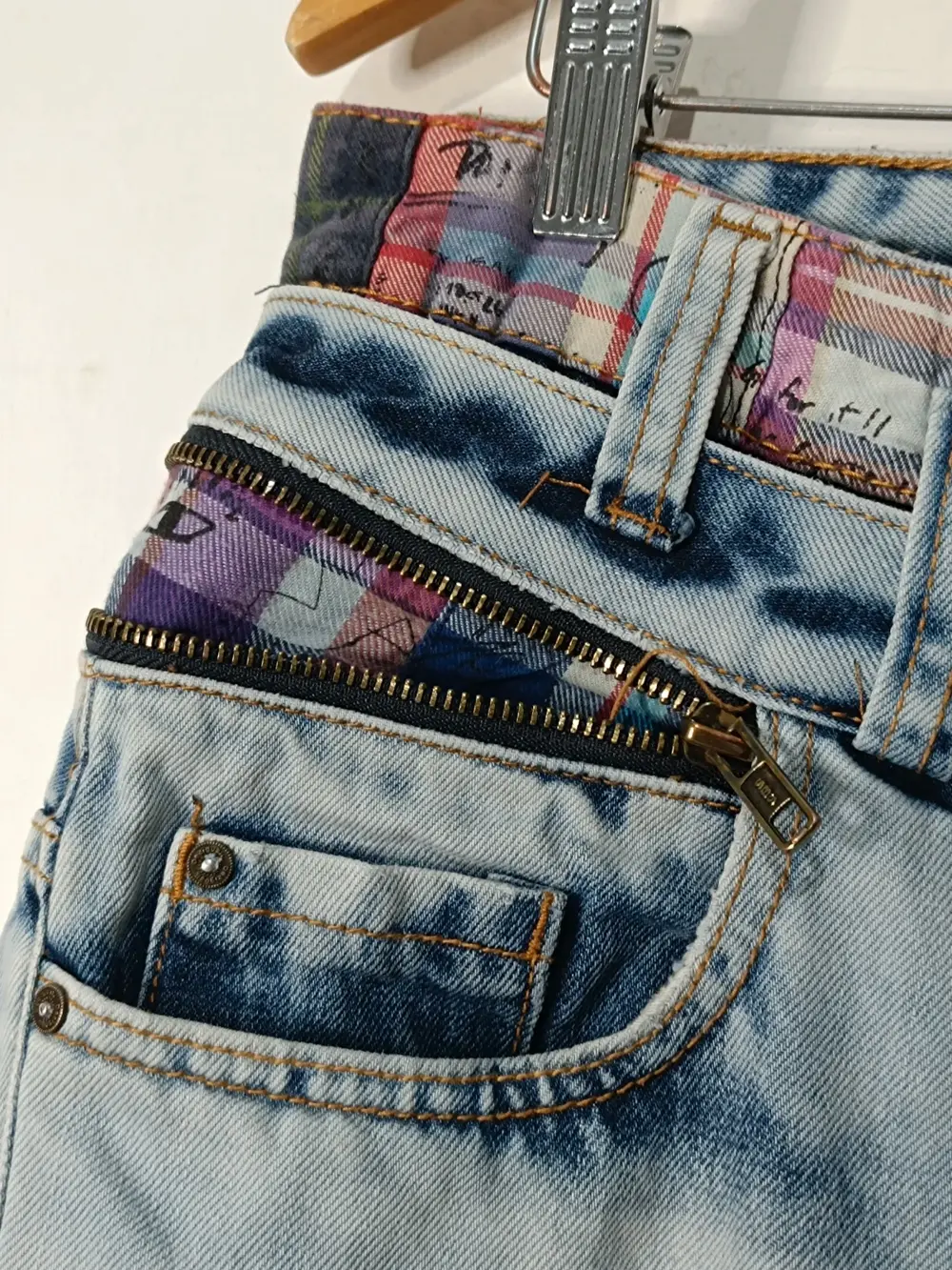Pantalón vaquero Desigual talla 42 equivale a una L ver medidas, foto 3