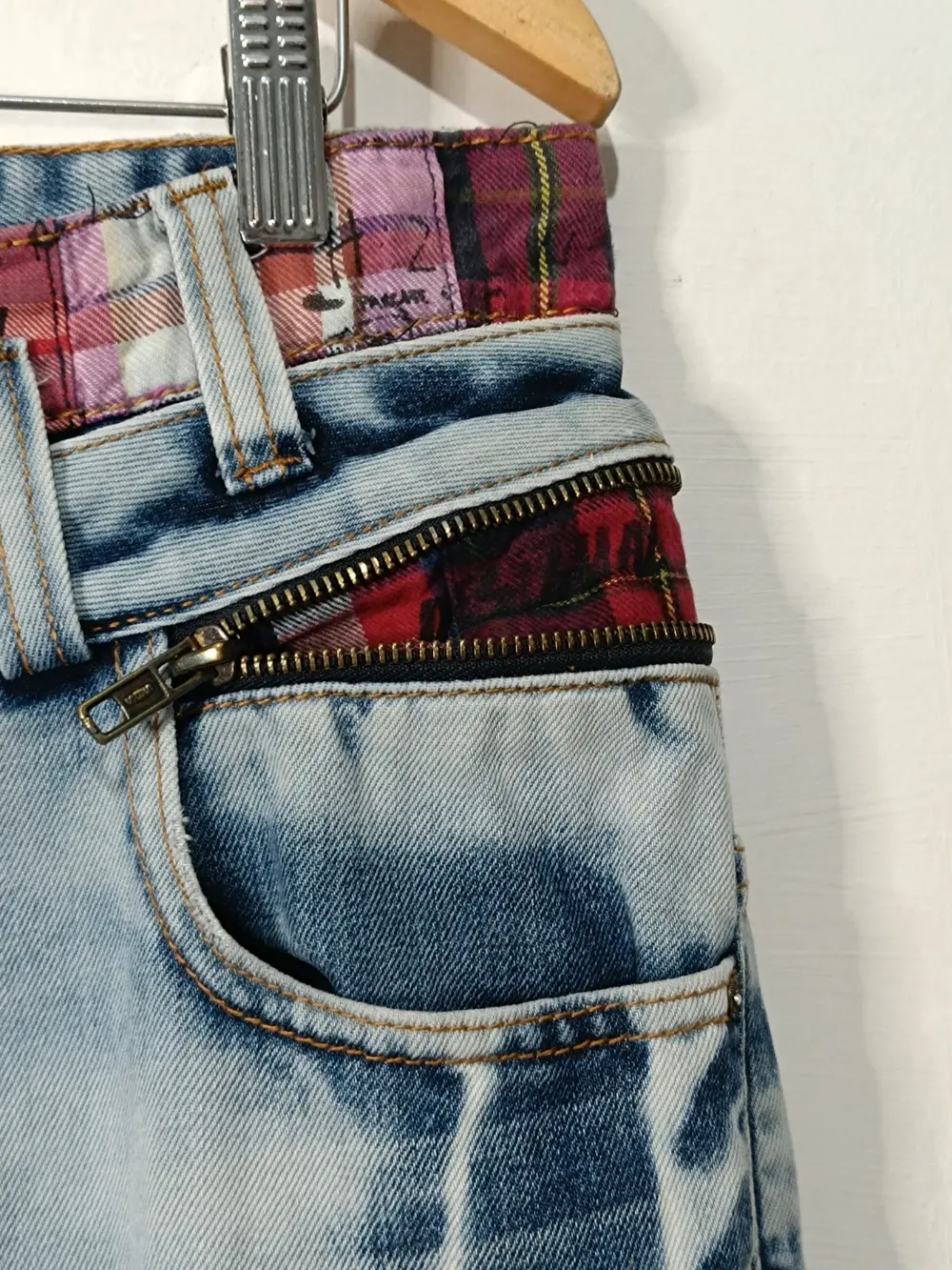 Pantalón vaquero Desigual talla 42 equivale a una L ver medidas, foto 4