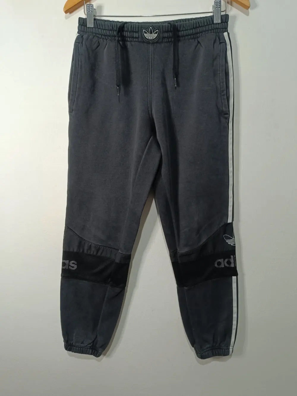 Pantalón chándal Adidas originals colour block talla S ver medidas