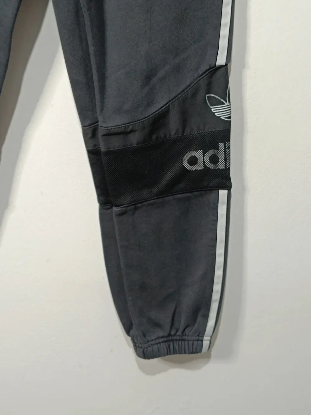 Pantalón chándal Adidas originals colour block talla S ver medidas, foto 2