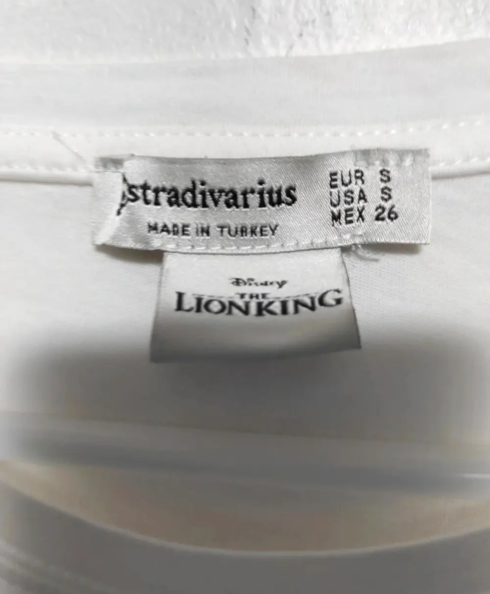 Camiseta manga corta Lion King Disney stradivarius talla S, foto 3