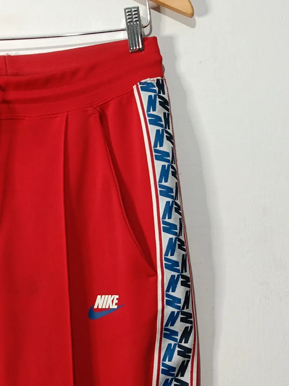 Pantalón retro Y2K Nike Taped Poly rojo talla S unisex, foto 4