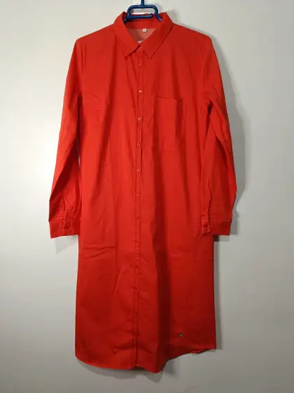 Vestido camisero midi manga larga en un tono rojo Milano Italy talla 36