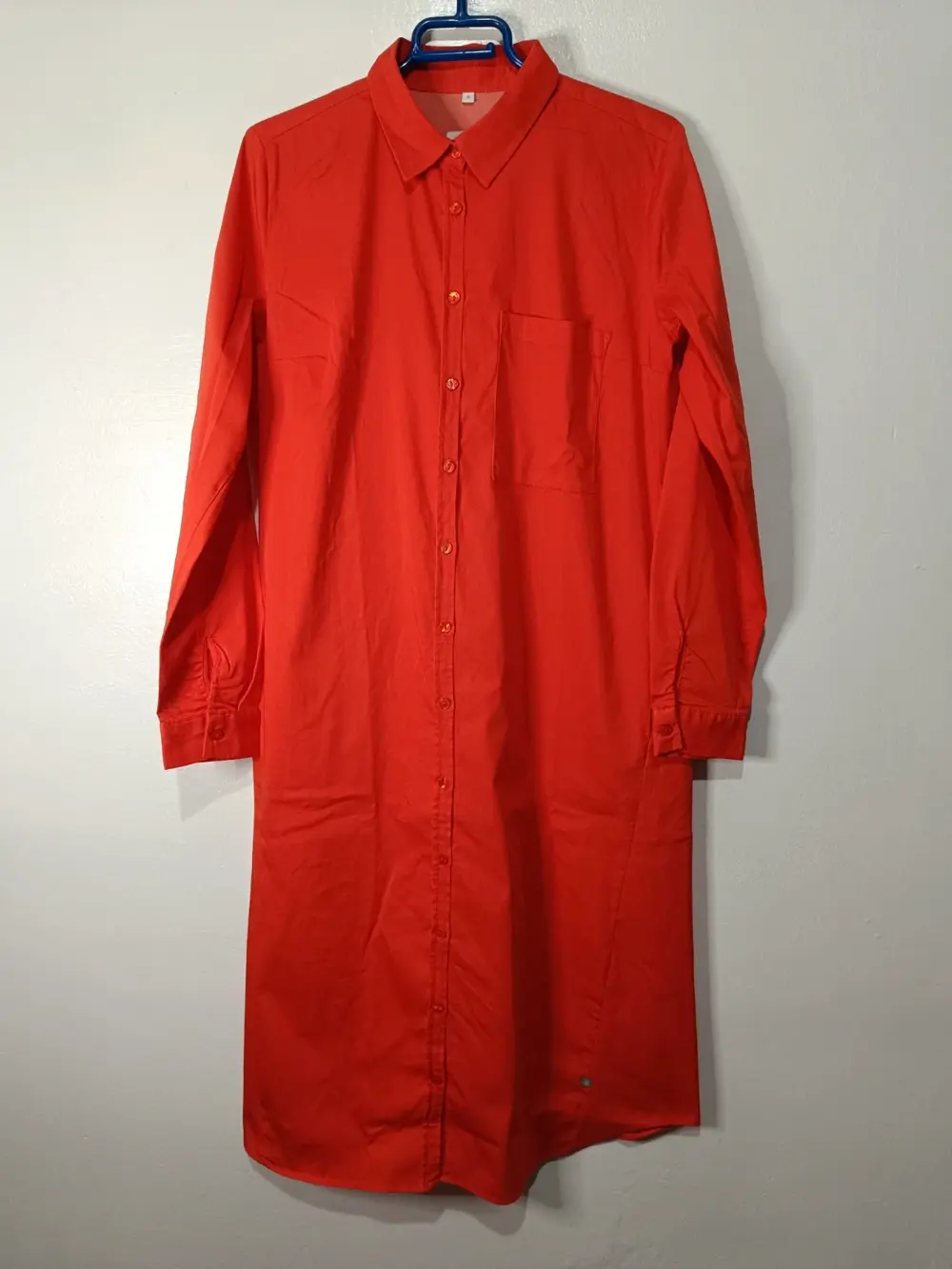 Vestido camisero midi manga larga en un tono rojo Milano Italy talla 36