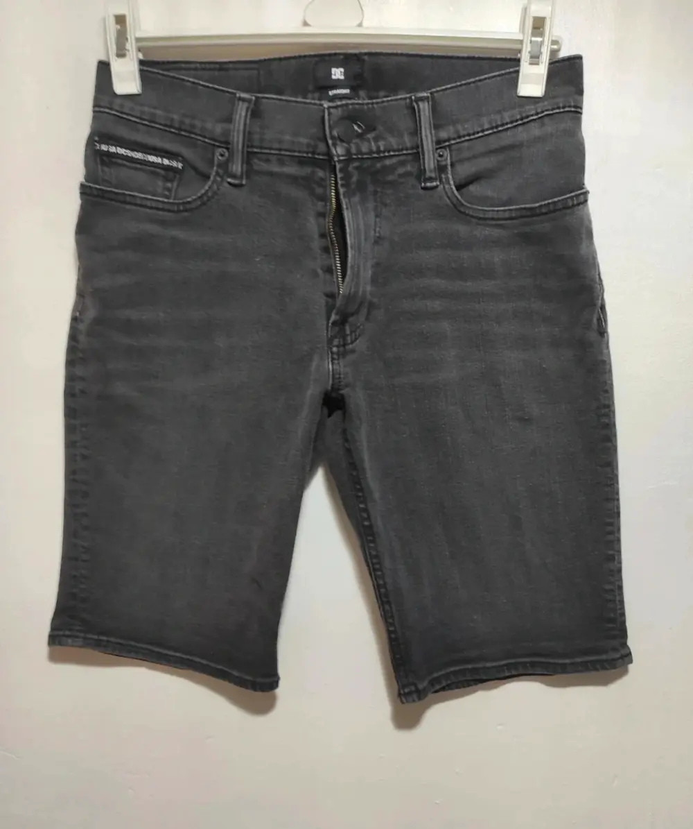 Pantalon vaquero corto DC shoes straight talla 38*