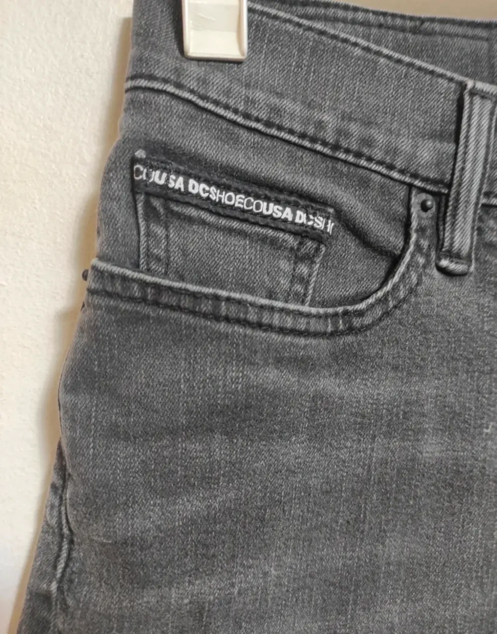 Pantalon vaquero corto DC shoes straight talla 38*, foto 2