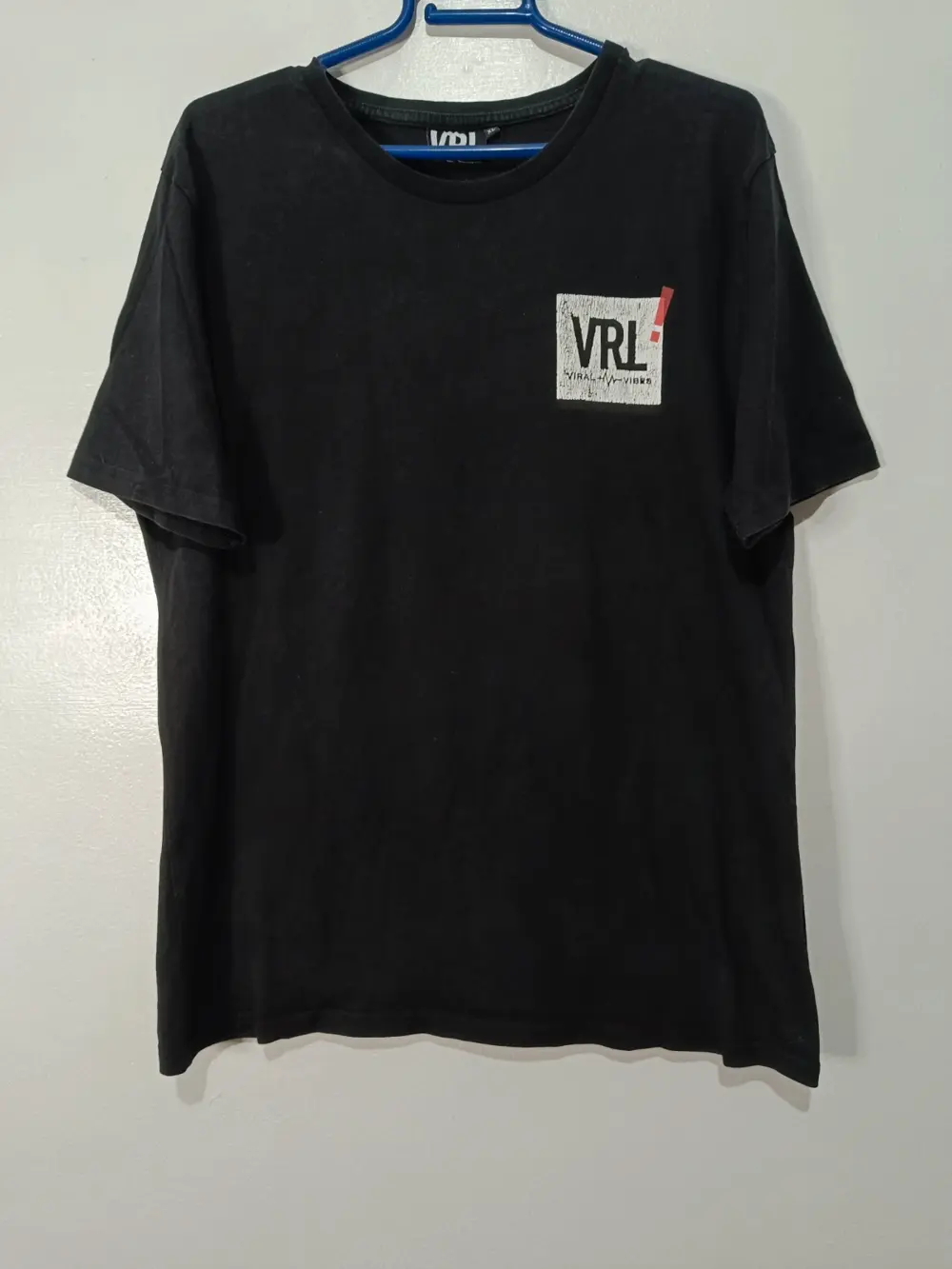 Camiseta manga corta VRL Viral Vibes talla XL pero es una L ver medidas