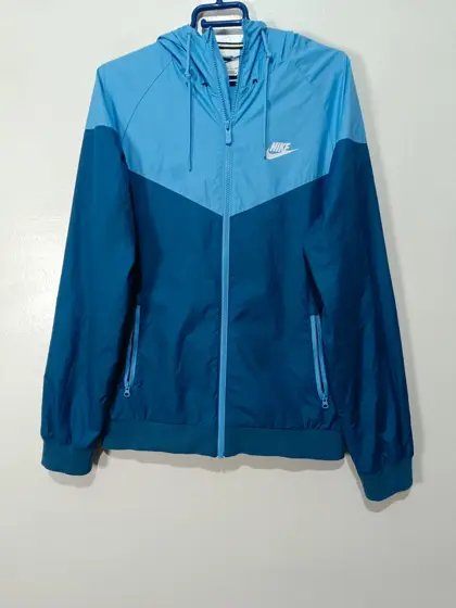 Chaqueta Nike Sportswear windrunner talla S ver medidas