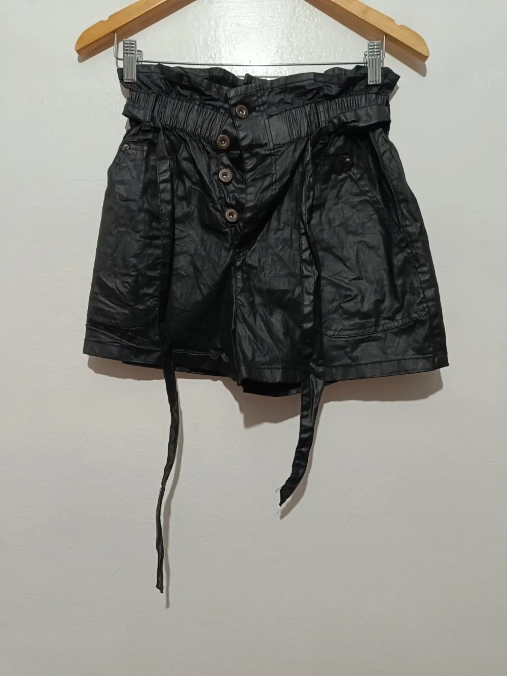 Pantalón corto Zara talla 38 ver medidas