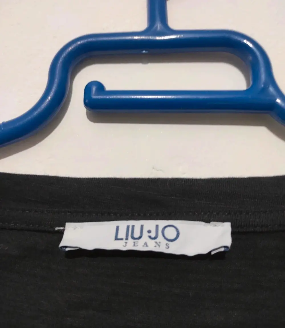 Camiseta manga corta Liu jo talla XL sirve para L ver medidas*, foto 2