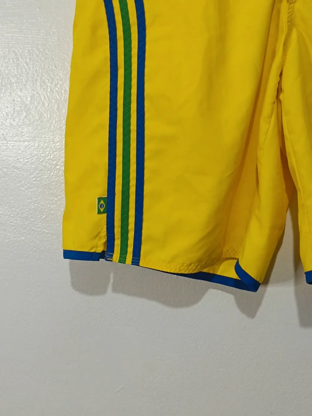 Pantalon corto vintage Y2K Adidas Brasil talla M pero es una XXL ver medidas, foto 3