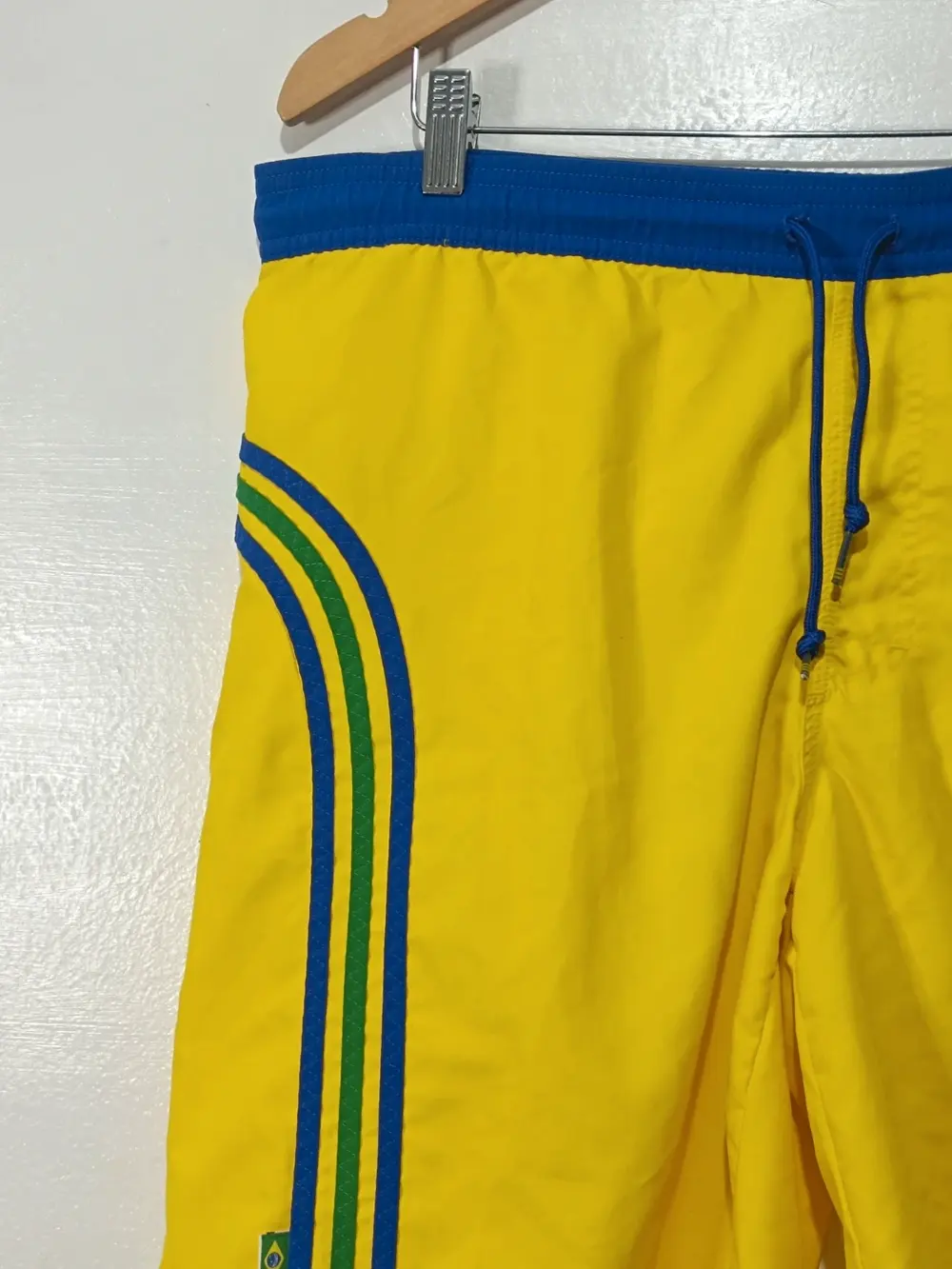Pantalon corto vintage Y2K Adidas Brasil talla M pero es una XXL ver medidas, foto 4