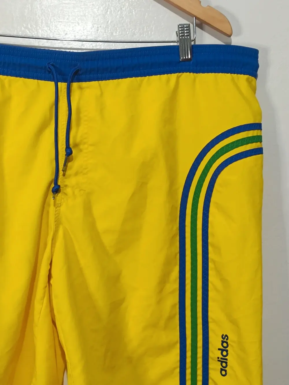 Pantalon corto vintage Y2K Adidas Brasil talla M pero es una XXL ver medidas, foto 5