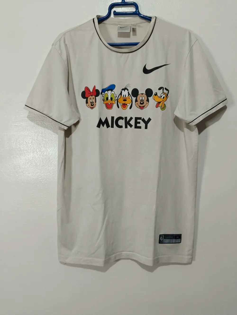 Camiseta Mickey mouse Nike betterworld talla XL sirve para L ver medidas