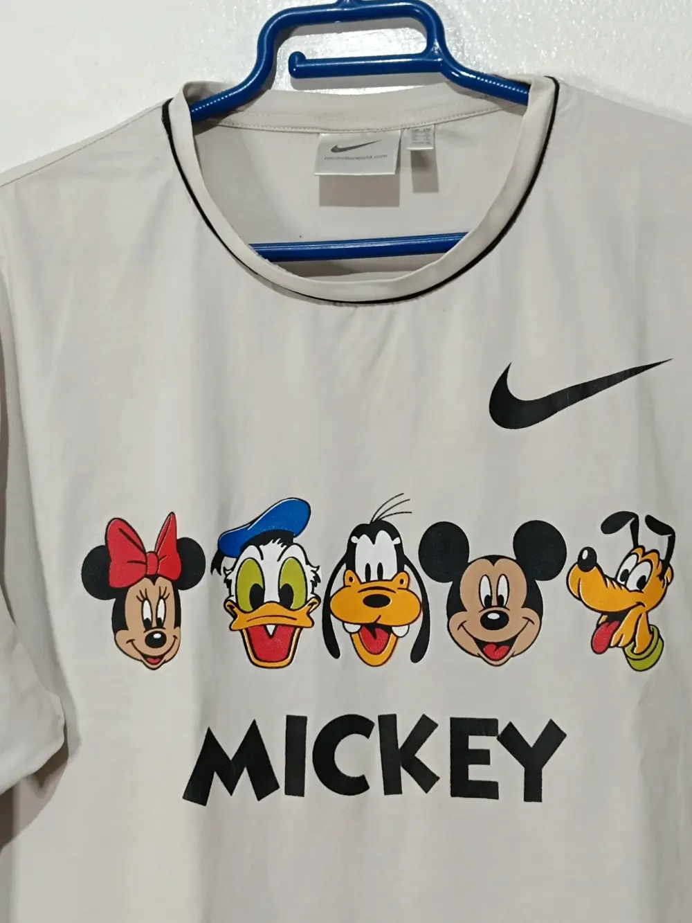 Camiseta Mickey mouse Nike betterworld talla XL sirve para L ver medidas, foto 4