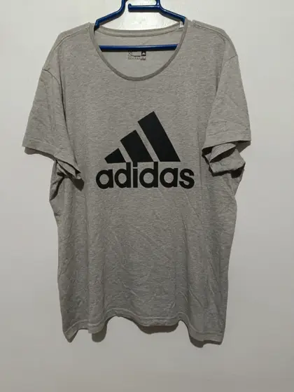Camiseta manga corta Adidas Essentials talla XL ver medidas