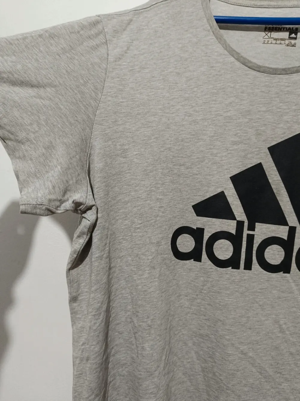 Camiseta manga corta Adidas Essentials talla XL ver medidas, foto 2
