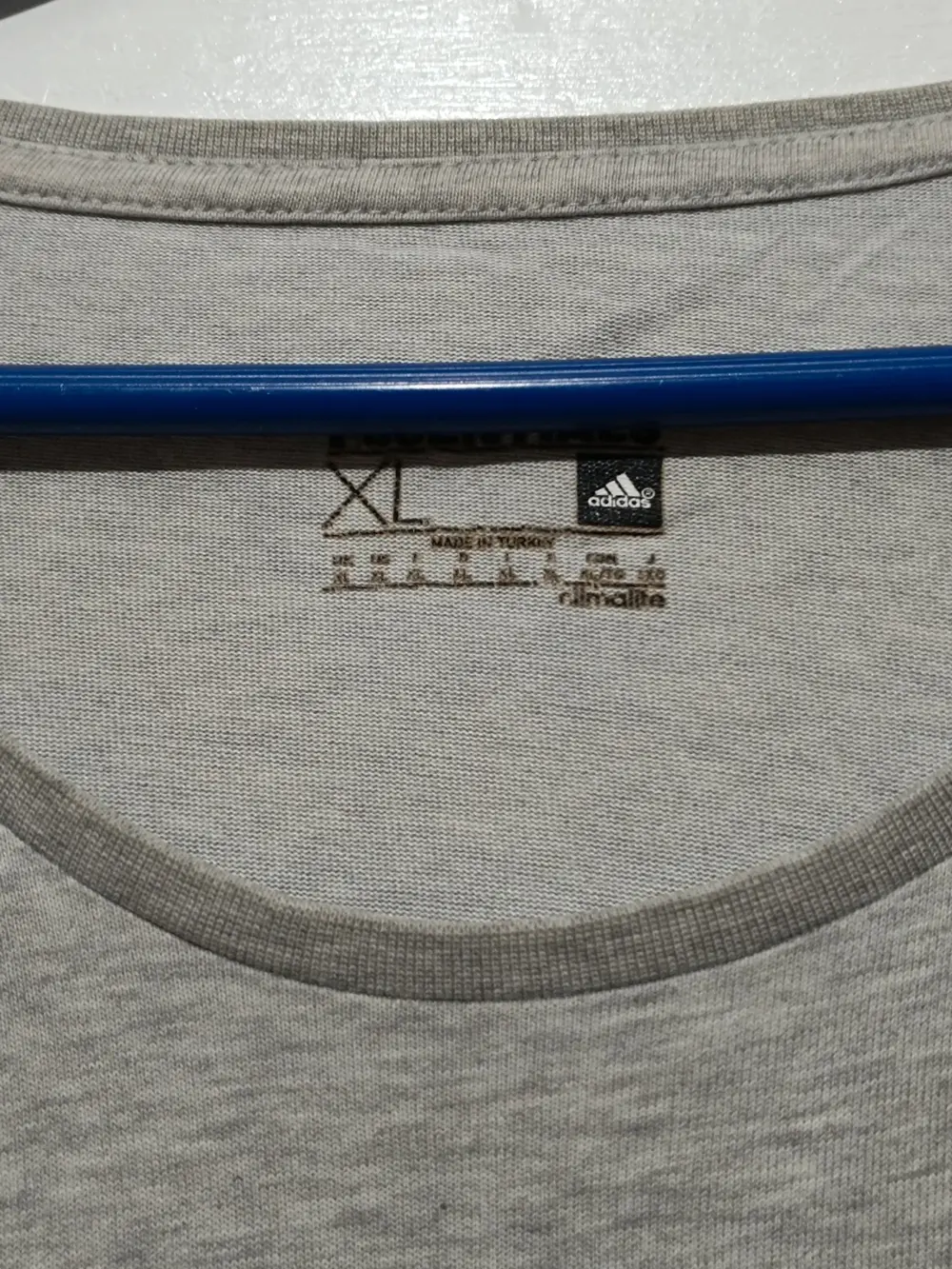 Camiseta manga corta Adidas Essentials talla XL ver medidas, foto 4