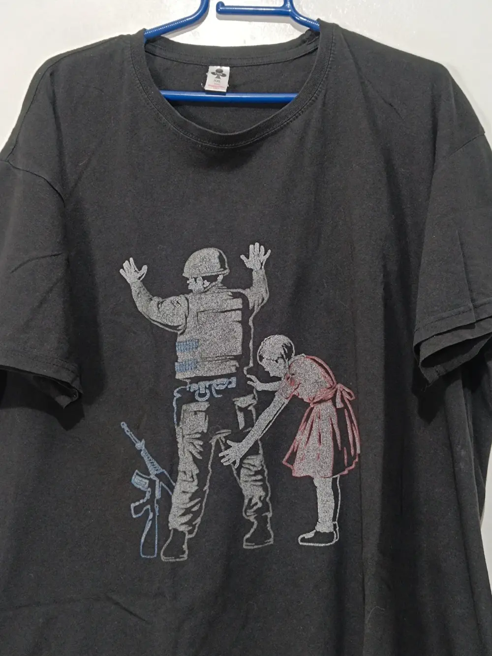 Camiseta vintage Bansky Girl Frisking Soldier talla XXL ver medidas!!, foto 2