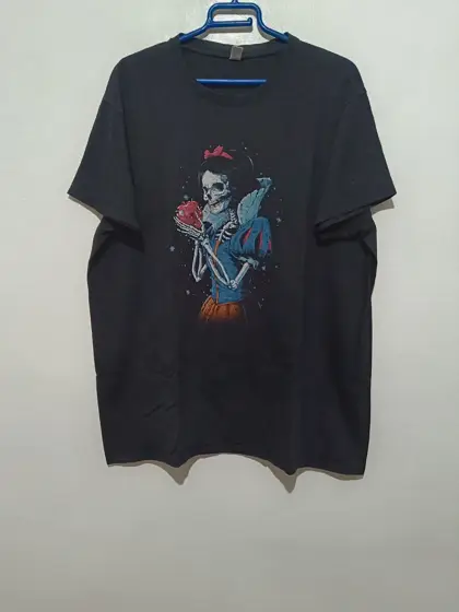 Camiseta vintage gótica Blancanieves manzana talla XXL pampling