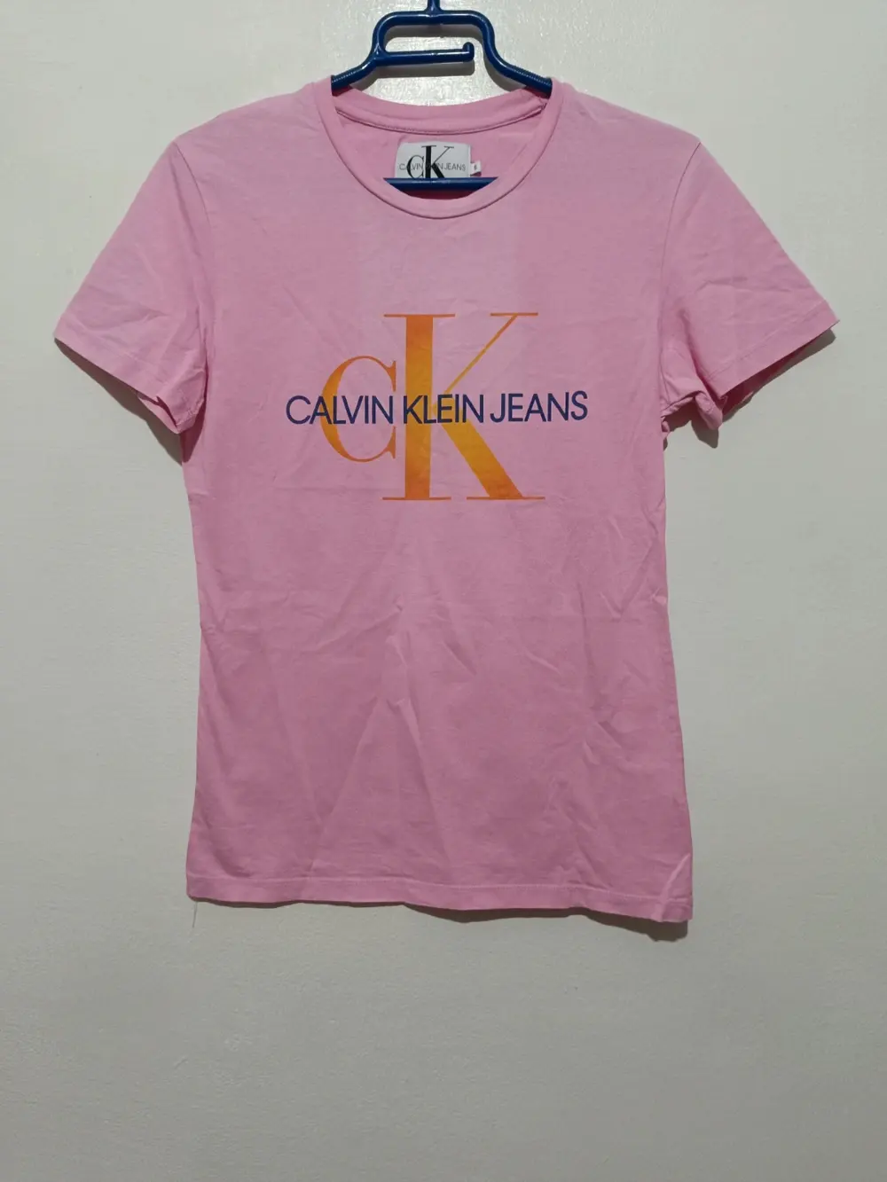 Camiseta Calvin Klein rosa talla S ver medidas