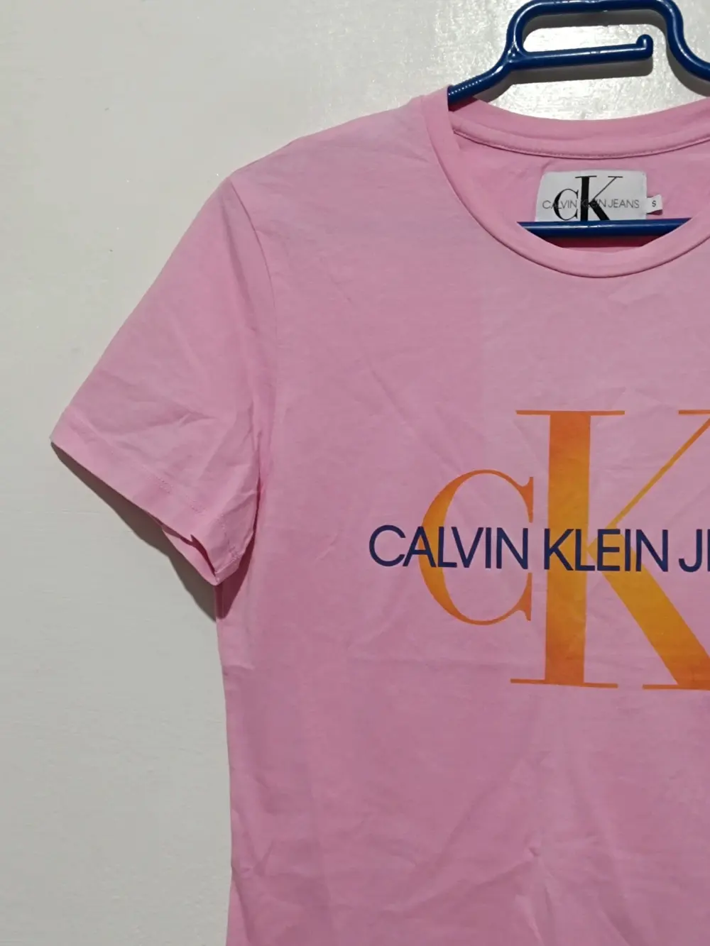 Camiseta Calvin Klein rosa talla S ver medidas, foto 3