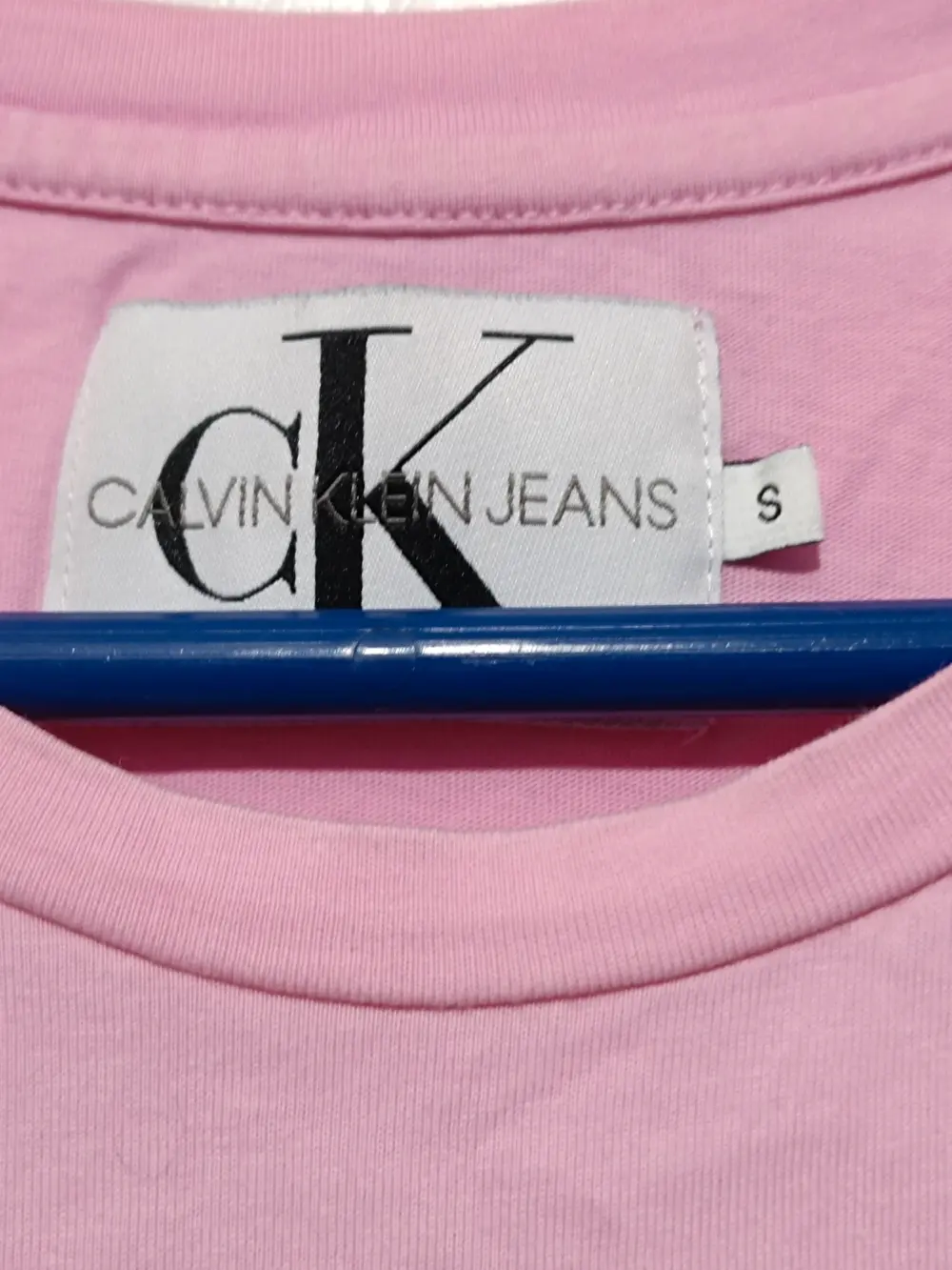 Camiseta Calvin Klein rosa talla S ver medidas, foto 4