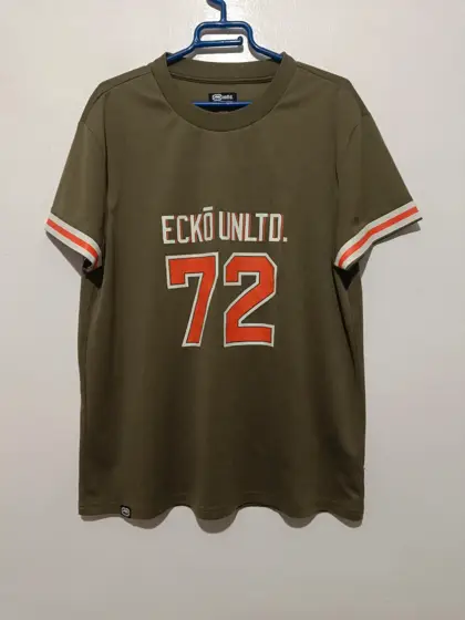 Camiseta de manga corta de la marca Eckō Unltd talla L