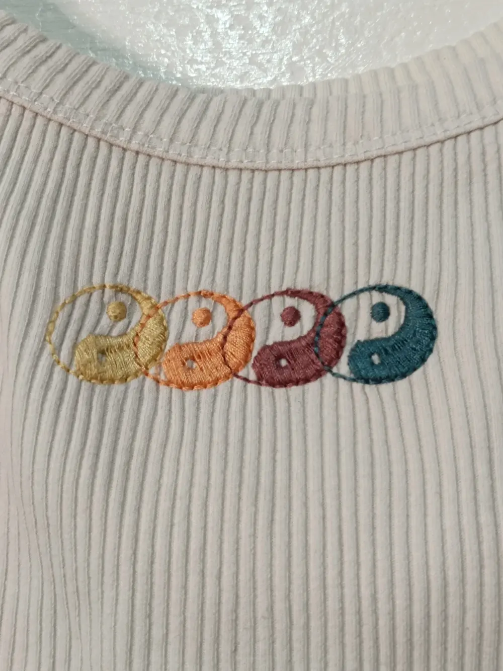 Top corto canalé vintage Y2K Pull & Bear Yin Yang talla M, foto 2
