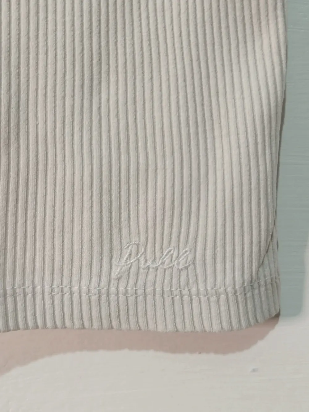 Top corto canalé vintage Y2K Pull & Bear Yin Yang talla M, foto 3