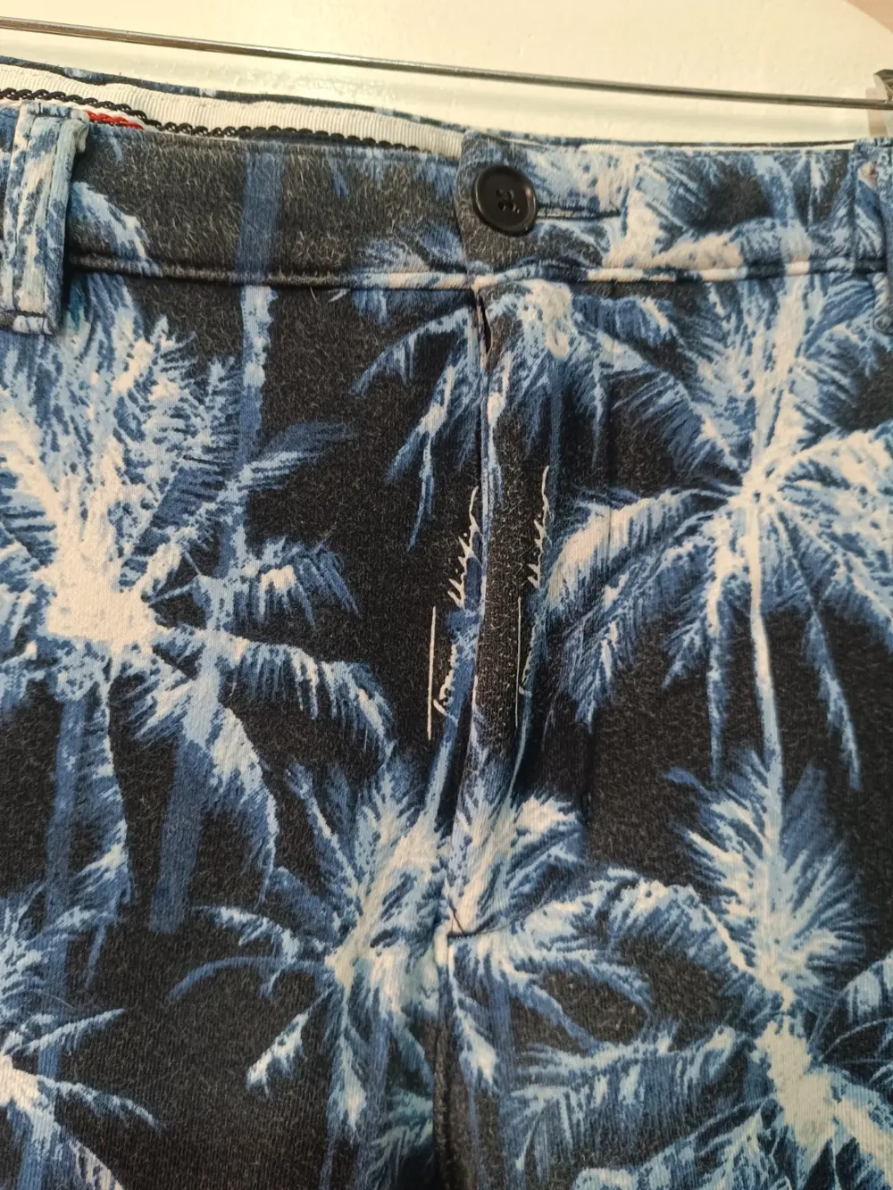 Pantalon corto Tommy Hilfiger Brooklyn Terry Palm Print talla 45 ver medidas, foto 2