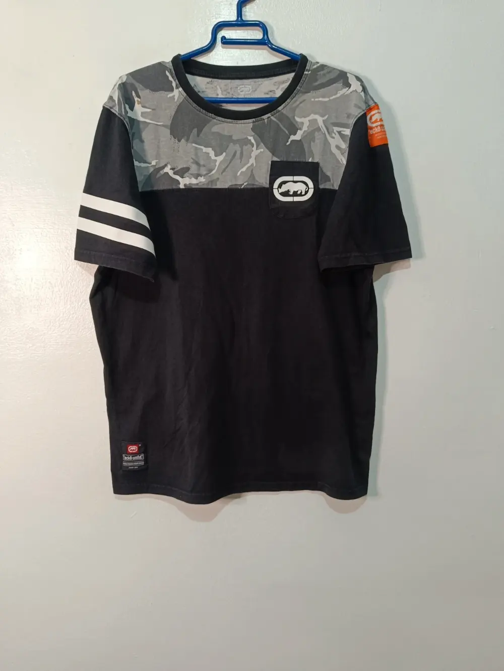 Camiseta Ecko Unltd negraeCamuflaje Gris Talla XL