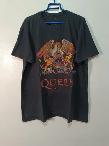 Camiseta Queen Classic Crest Escudo Oficial Licencia Roger Taylor XL Band Tee Freddie Mercury