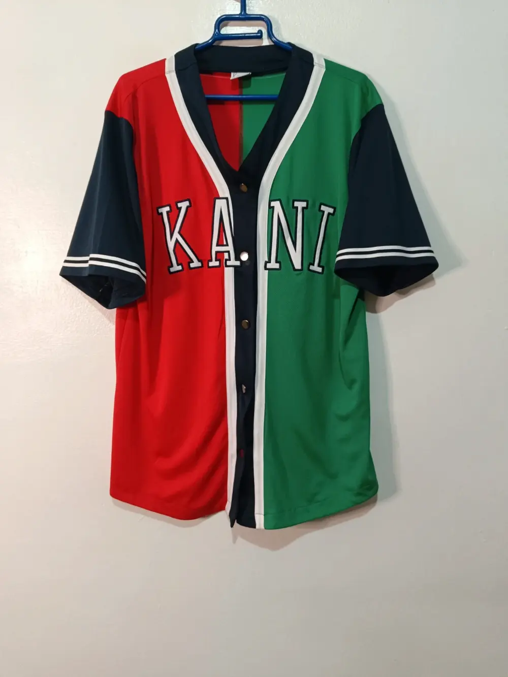 Camiseta Karl Kani Baseball talla M hip hop streetwear Blanco· Logo Escudo· Talla XL