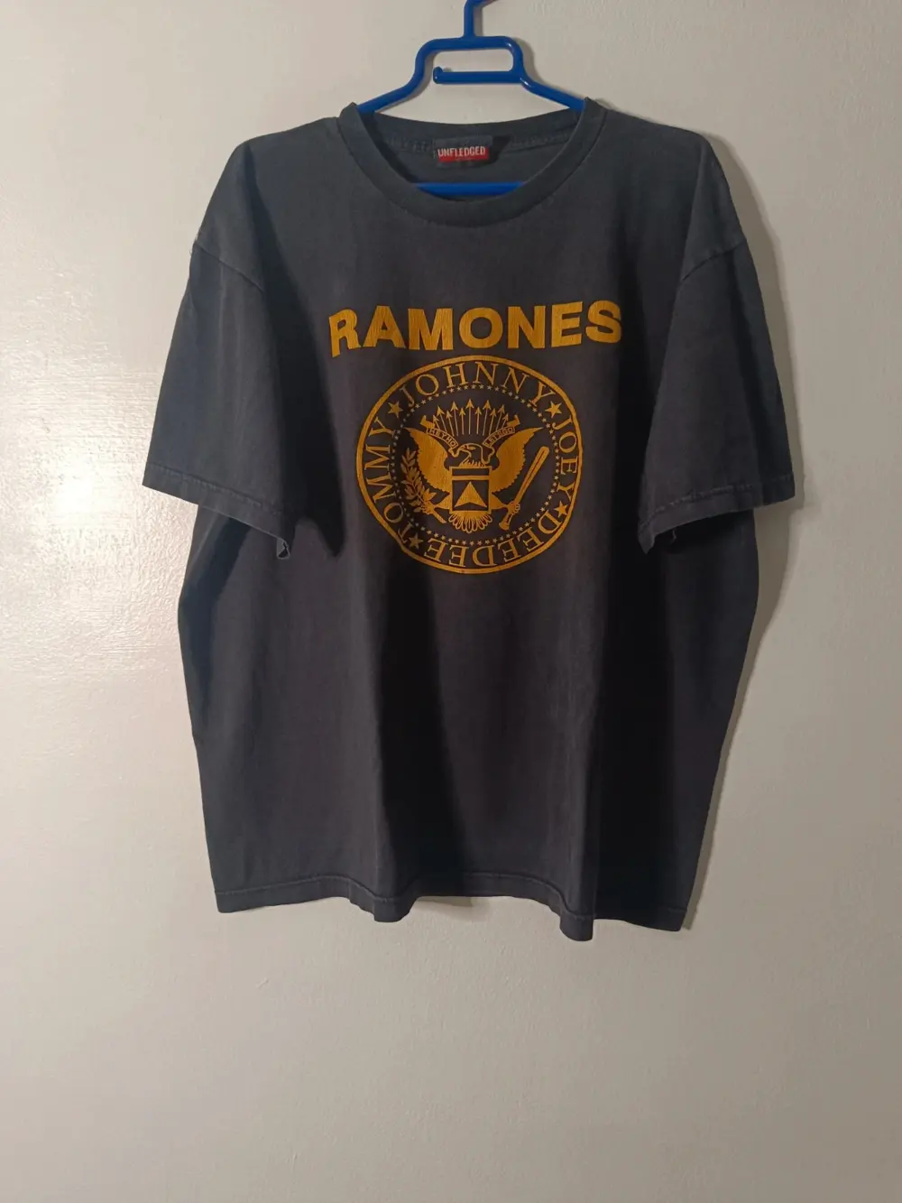 Camiseta Ramones Logo Dorado Vintage Wash Talla XL