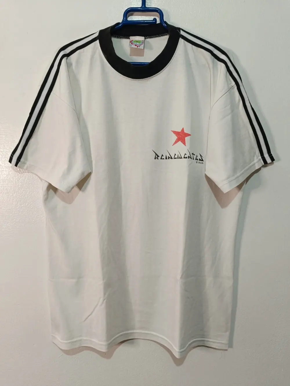 Camiseta Reincidentes Vintage 90s • Estrella Roja • © B.O.R. Original • Rayas Hombros talla L