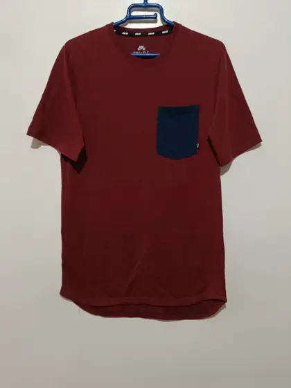 Camiseta nike SB dri-fit pocket tee granate bolsillo azul marino XS