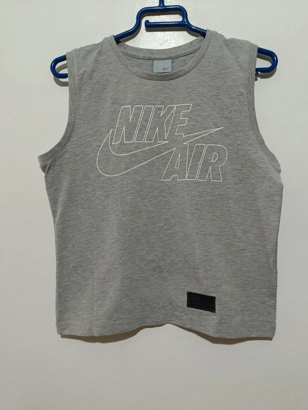 Camiseta nike air crop muscle tee gris logo outline mujer M vintage
