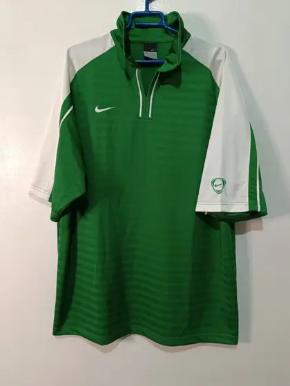 Camiseta Y2K Nike football verde bicolor talla XL ver medidas