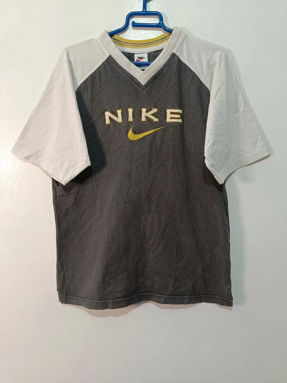 Camiseta nike vintage 90s raglan spellout bordado swoosh amarillo gris blanca talla s